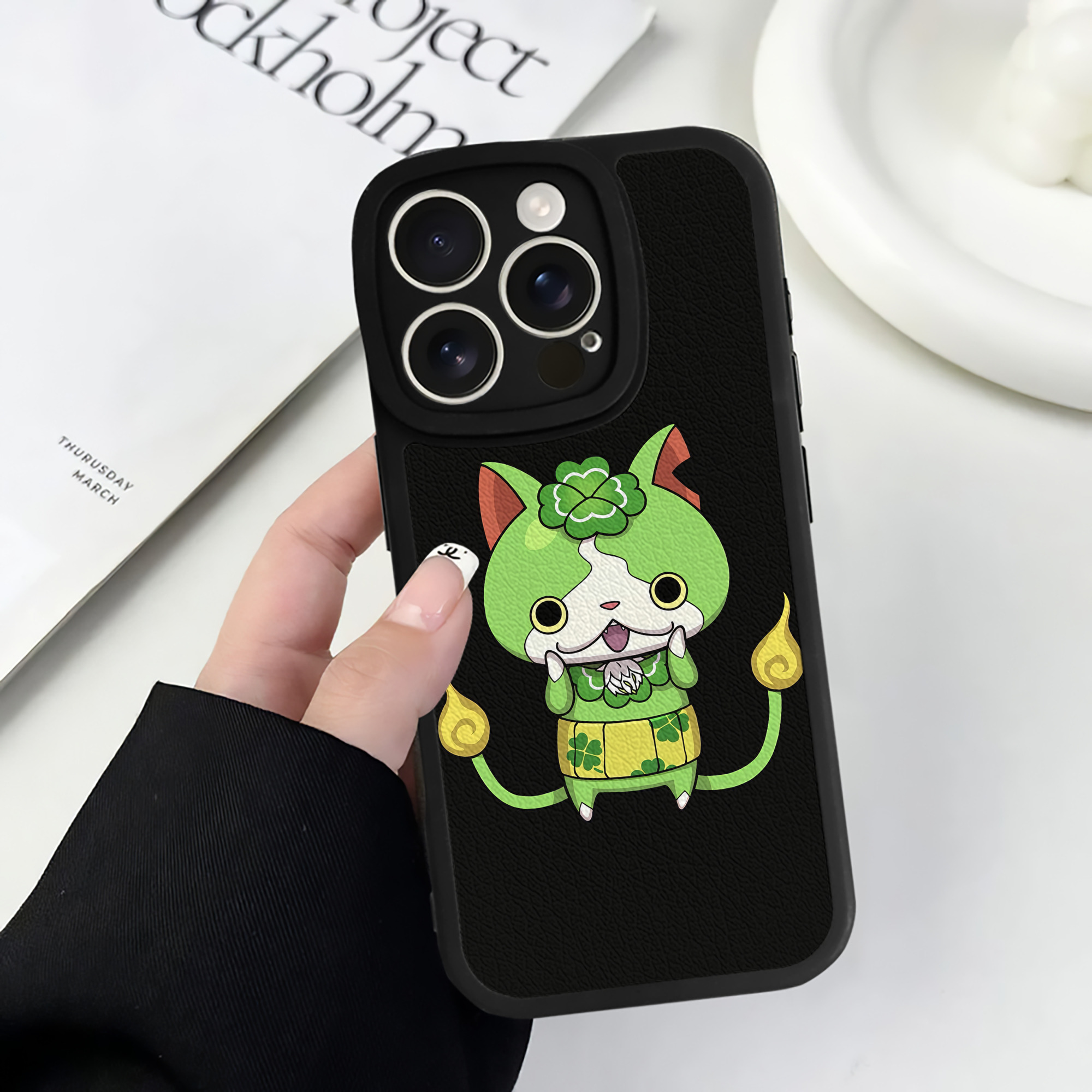 （画像用） 妖怪ウォッチ Yo-kai Watch 【iPhone 16シリーズ対応】シリコンスマホケース（レザー調） 材質：シリコン